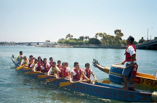 Dragonboat00-02Cw.jpg (34071 bytes)